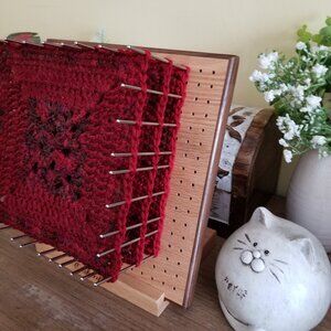 Olikraft 8" Crochet Blocking Board with 50 4" Stainless Steel Pins, Like New